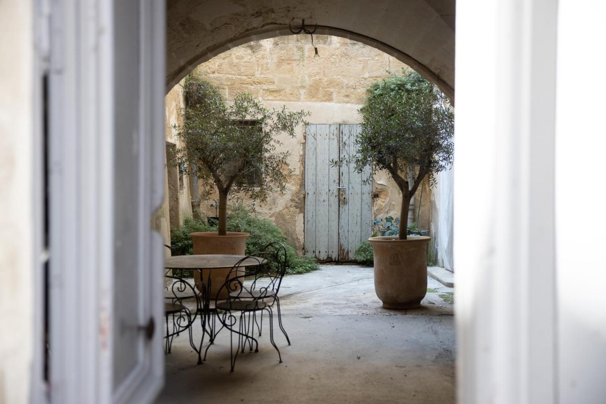 Bon Jour Uzes Leilighet Eksteriør bilde